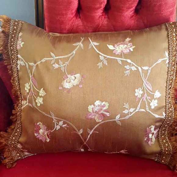 3 pc Set - 2 Throw Pillow Covers with matching Table Runner - Picture 6 of 6